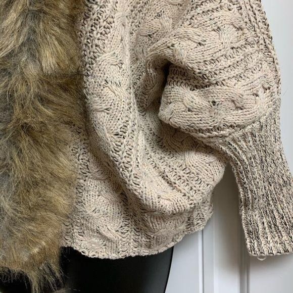 T&J Designs Faux Fur Cream Knit Flyaway Cardigan - Picture 5 of 5